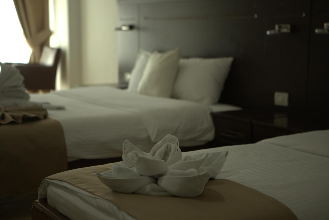 Arabella Hotel Kičevo Екстериор снимка