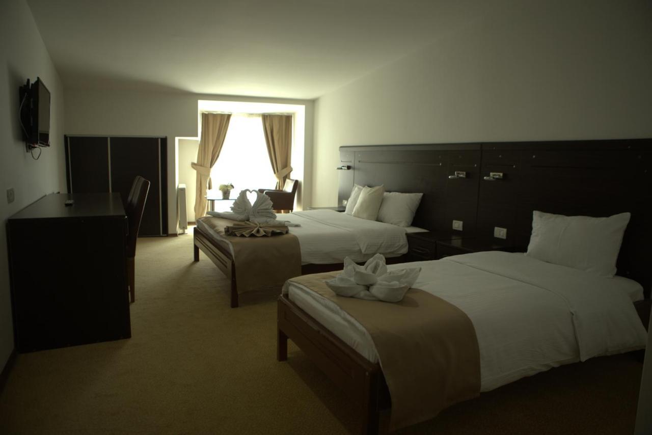Arabella Hotel Kičevo Екстериор снимка