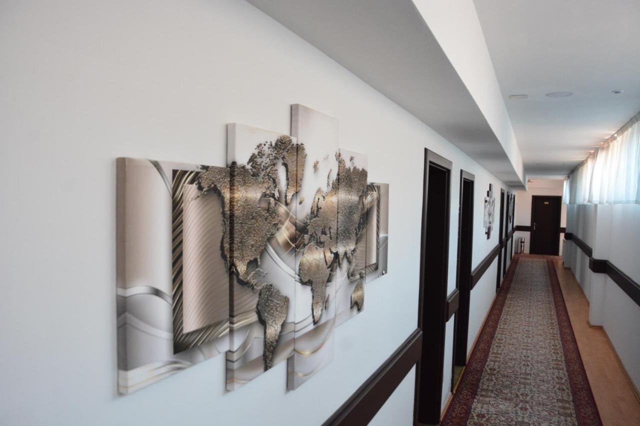 Arabella Hotel Kičevo Екстериор снимка