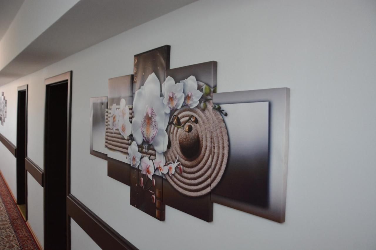 Arabella Hotel Kičevo Екстериор снимка