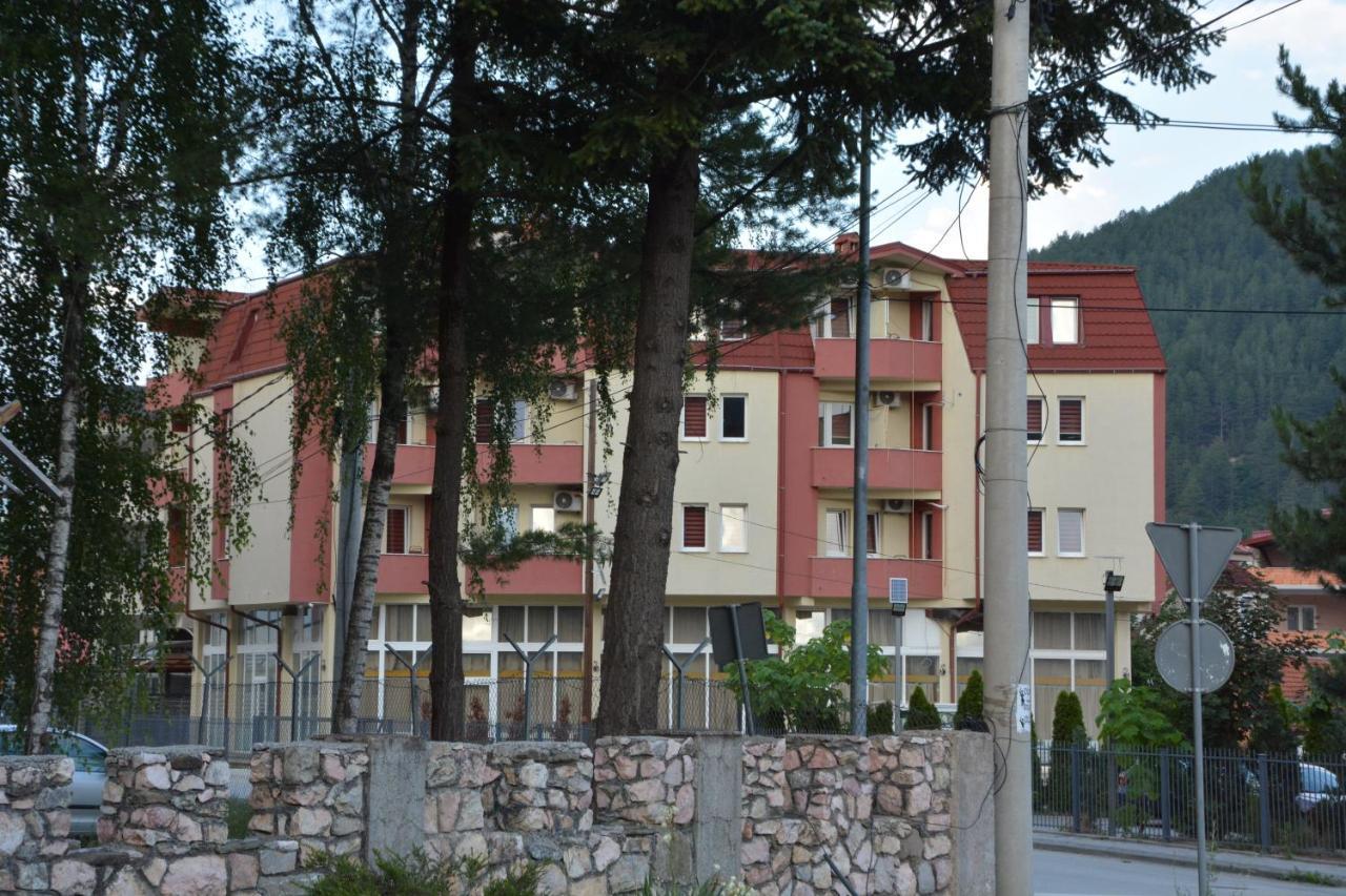 Arabella Hotel Kičevo Екстериор снимка