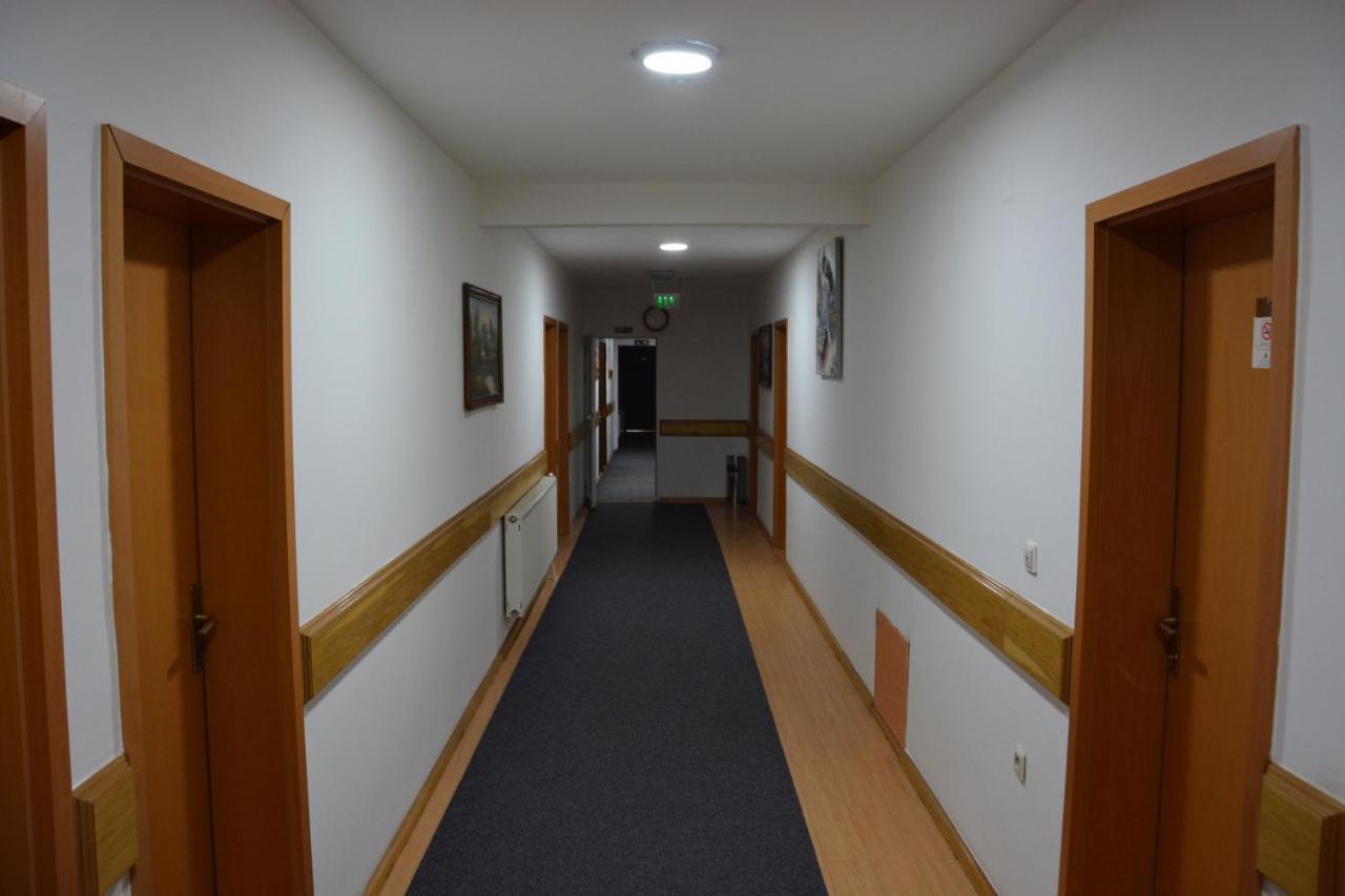 Arabella Hotel Kičevo Екстериор снимка