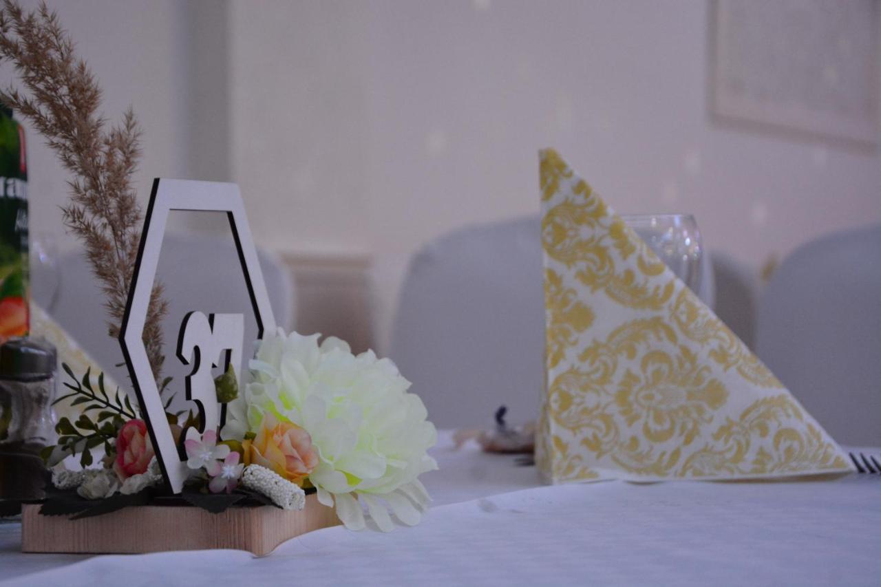 Arabella Hotel Kičevo Екстериор снимка
