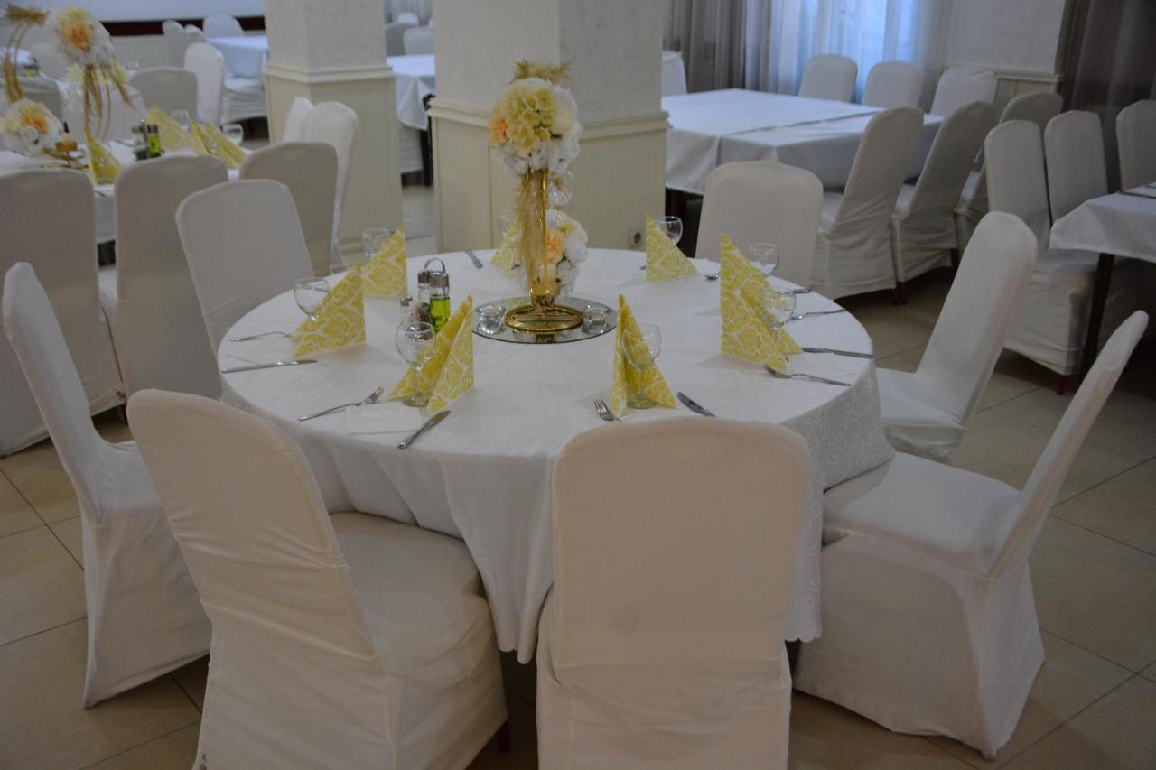 Arabella Hotel Kičevo Екстериор снимка