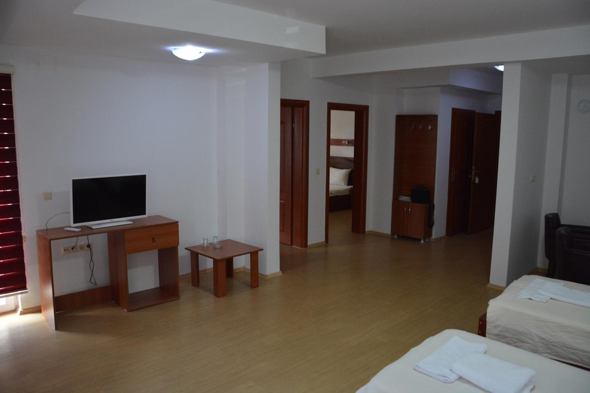 Arabella Hotel Kičevo Екстериор снимка