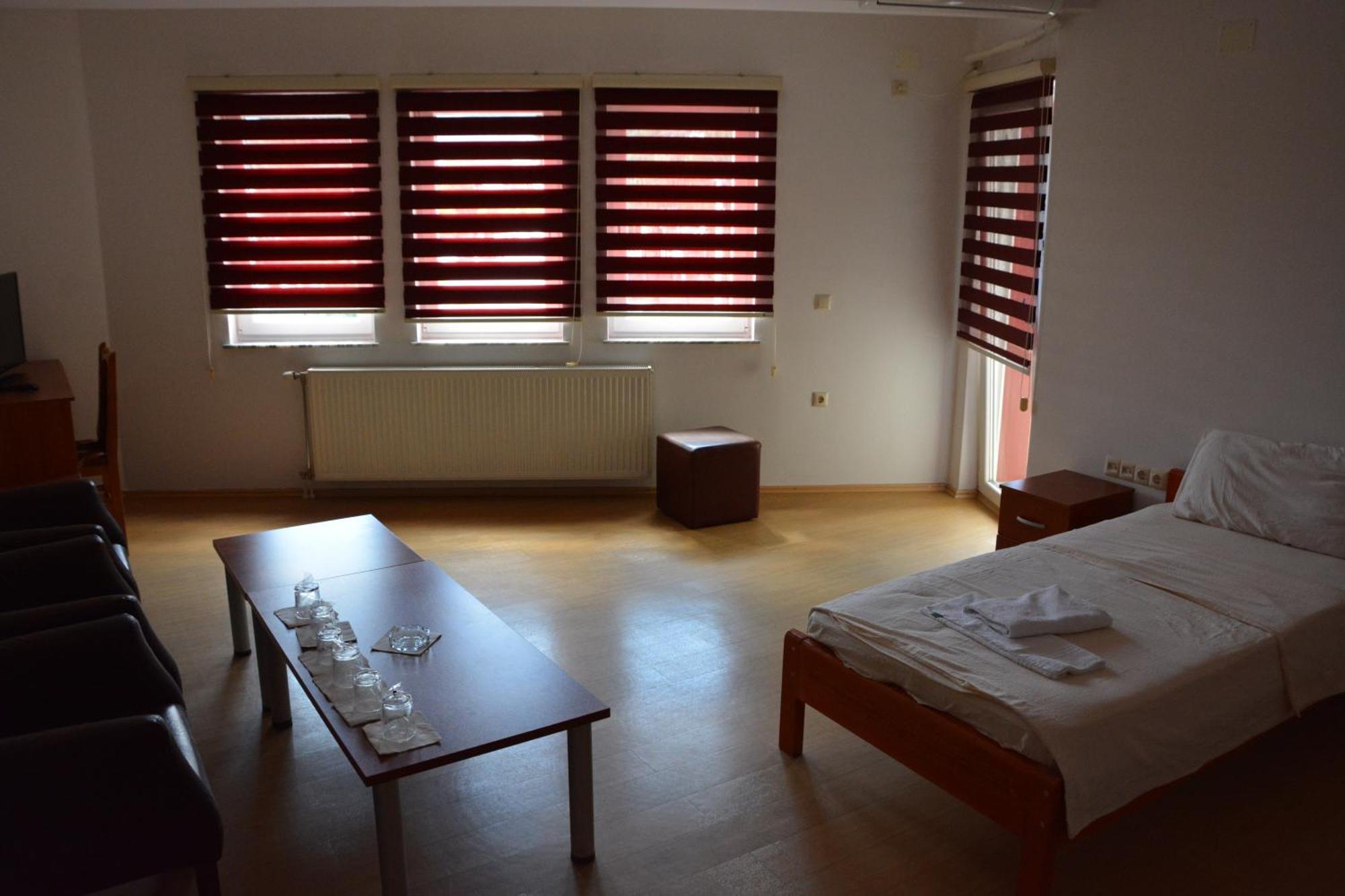 Arabella Hotel Kičevo Екстериор снимка