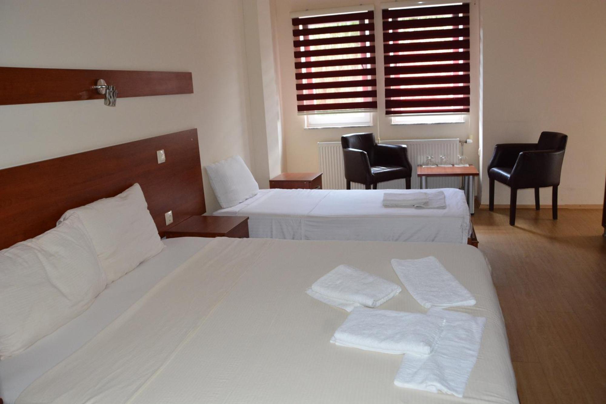 Arabella Hotel Kičevo Екстериор снимка