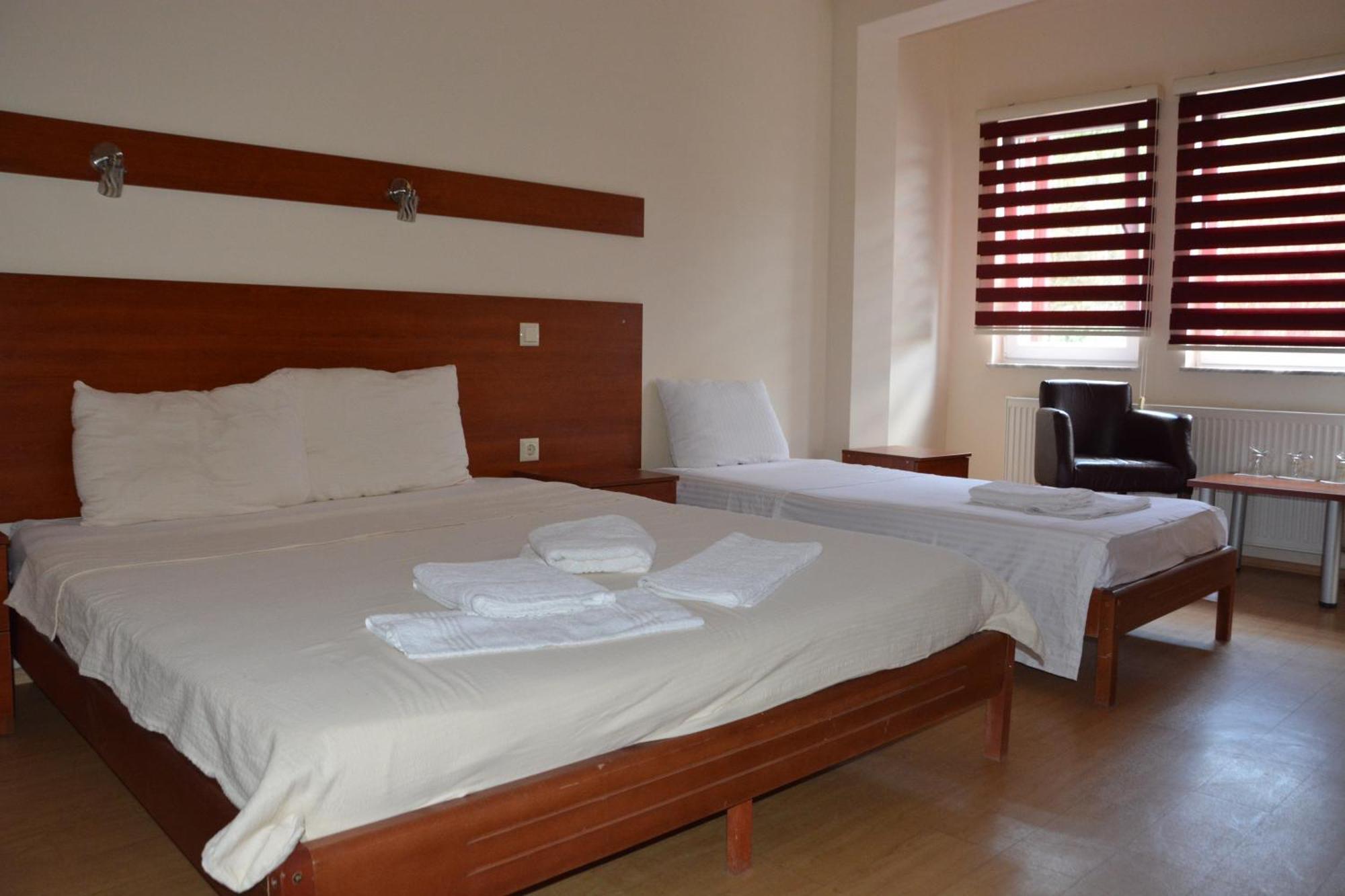 Arabella Hotel Kičevo Екстериор снимка