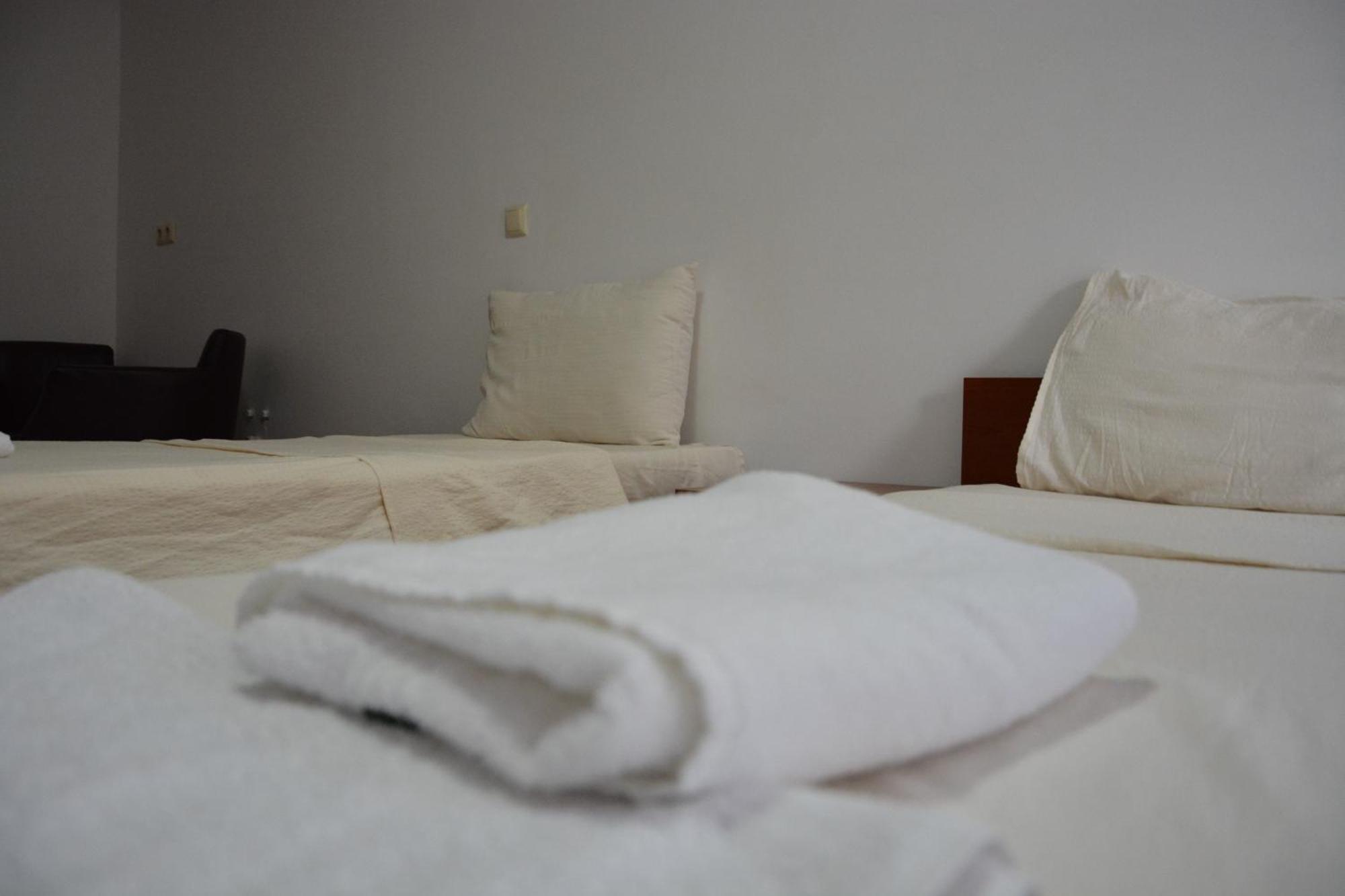 Arabella Hotel Kičevo Екстериор снимка