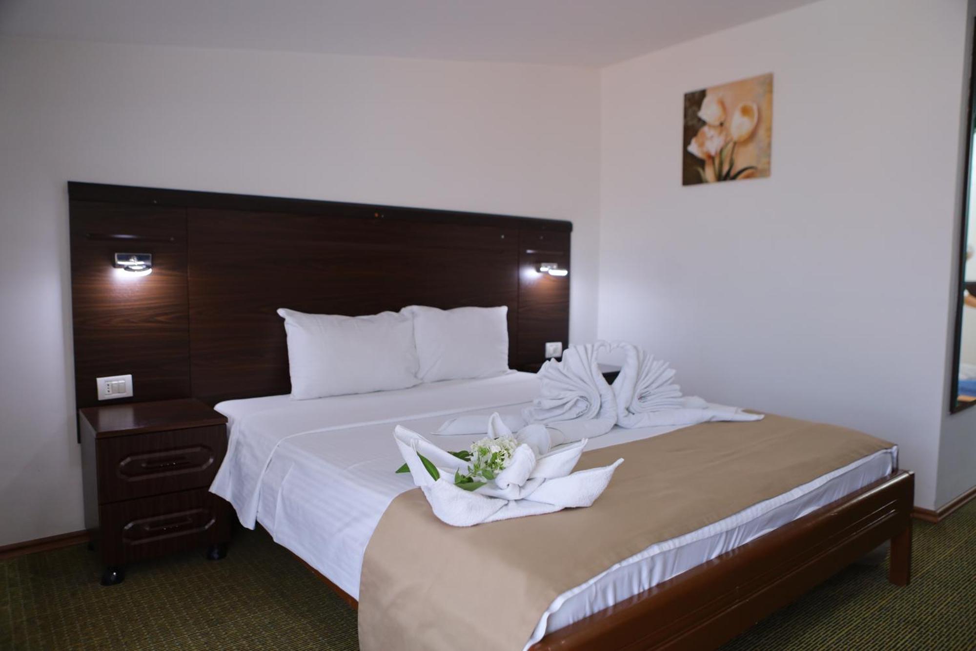 Arabella Hotel Kičevo Екстериор снимка
