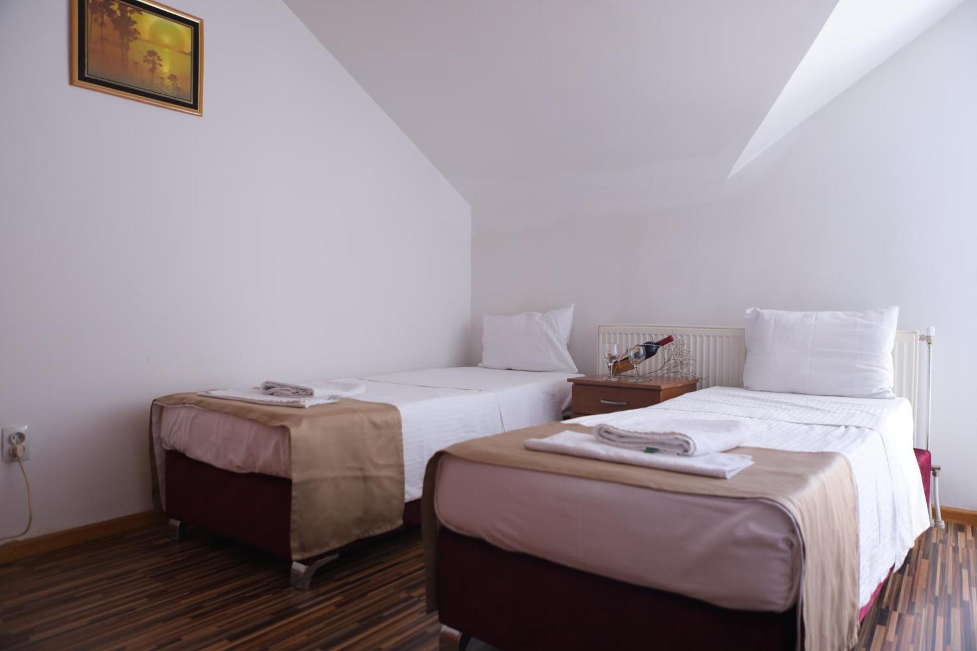 Arabella Hotel Kičevo Екстериор снимка