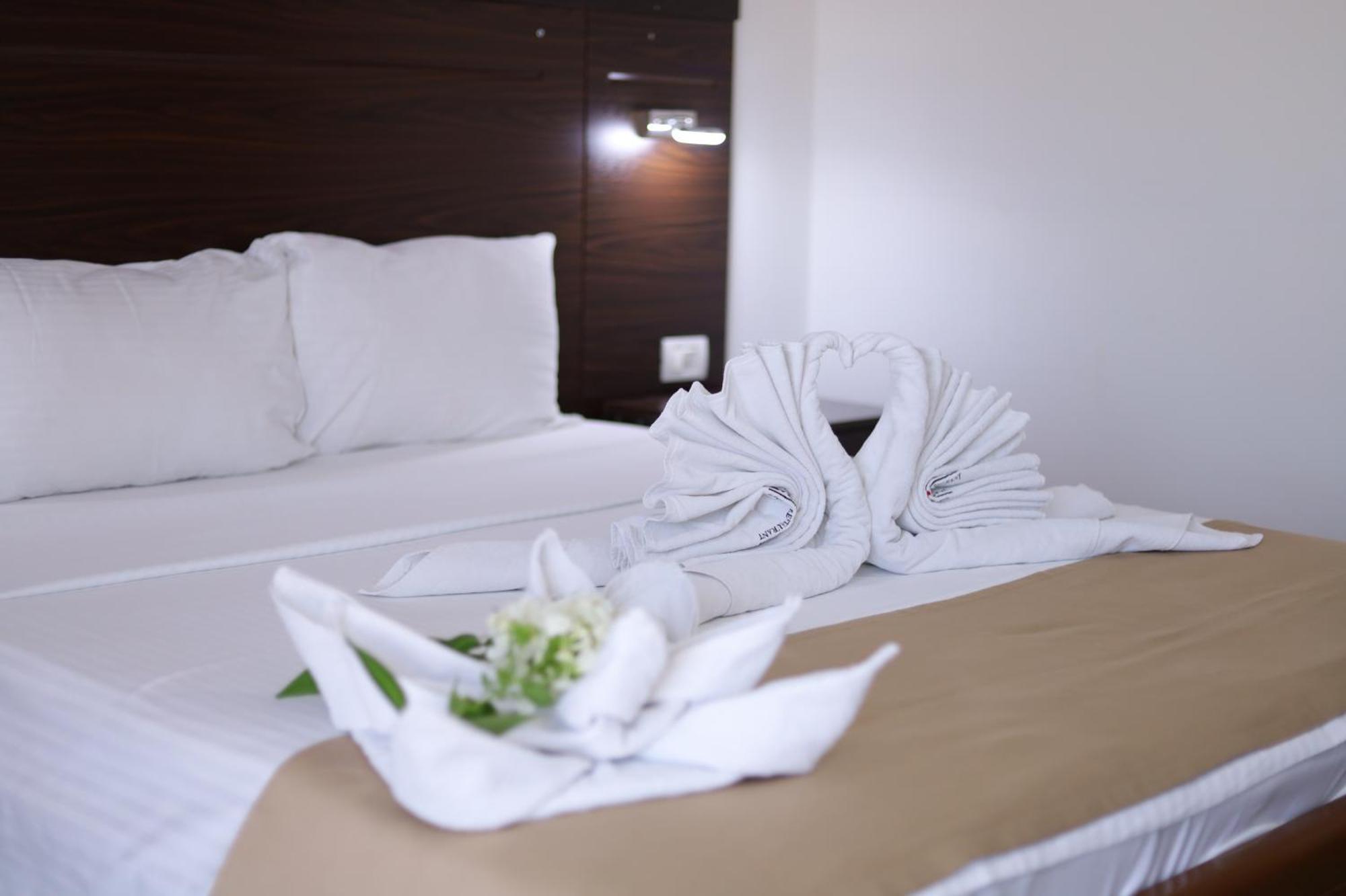 Arabella Hotel Kičevo Екстериор снимка
