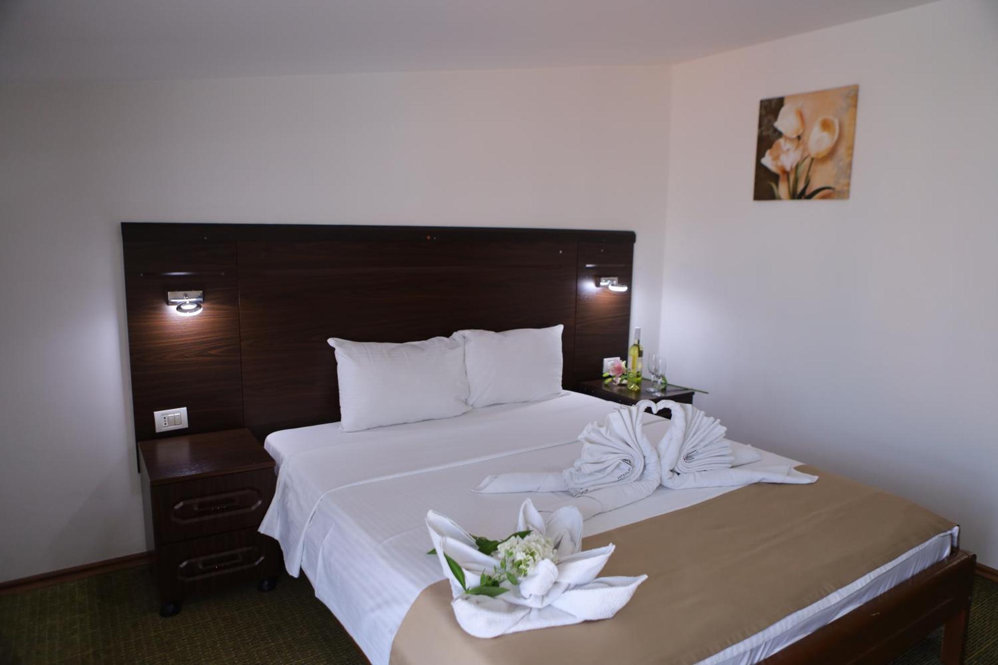 Arabella Hotel Kičevo Екстериор снимка