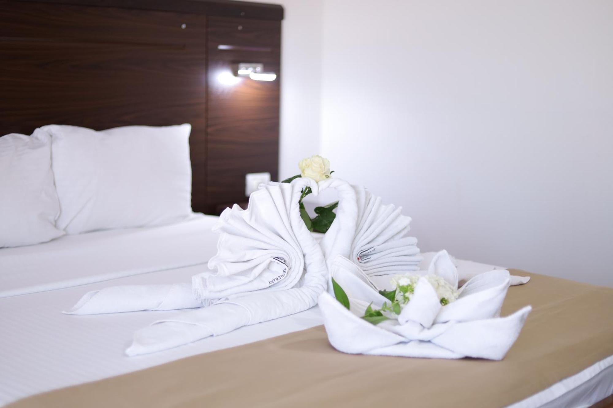 Arabella Hotel Kičevo Екстериор снимка