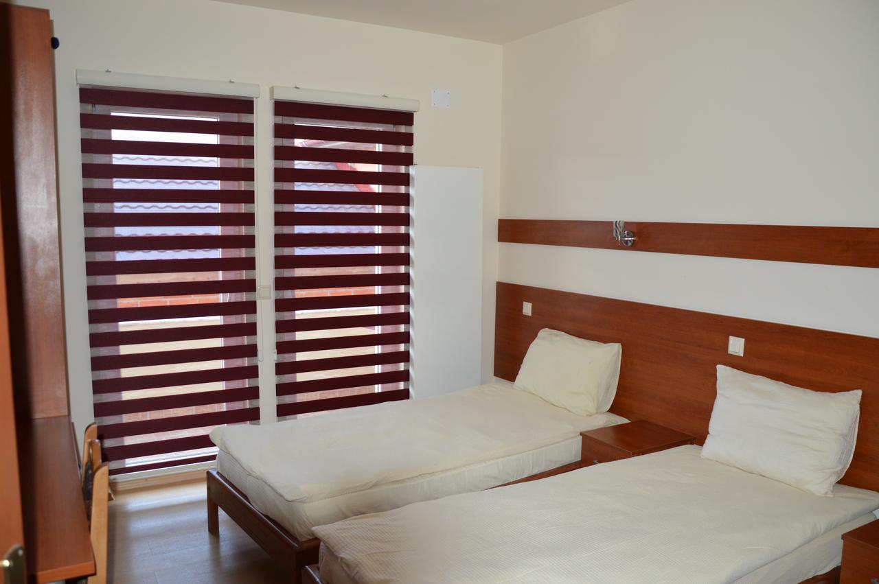 Arabella Hotel Kičevo Екстериор снимка