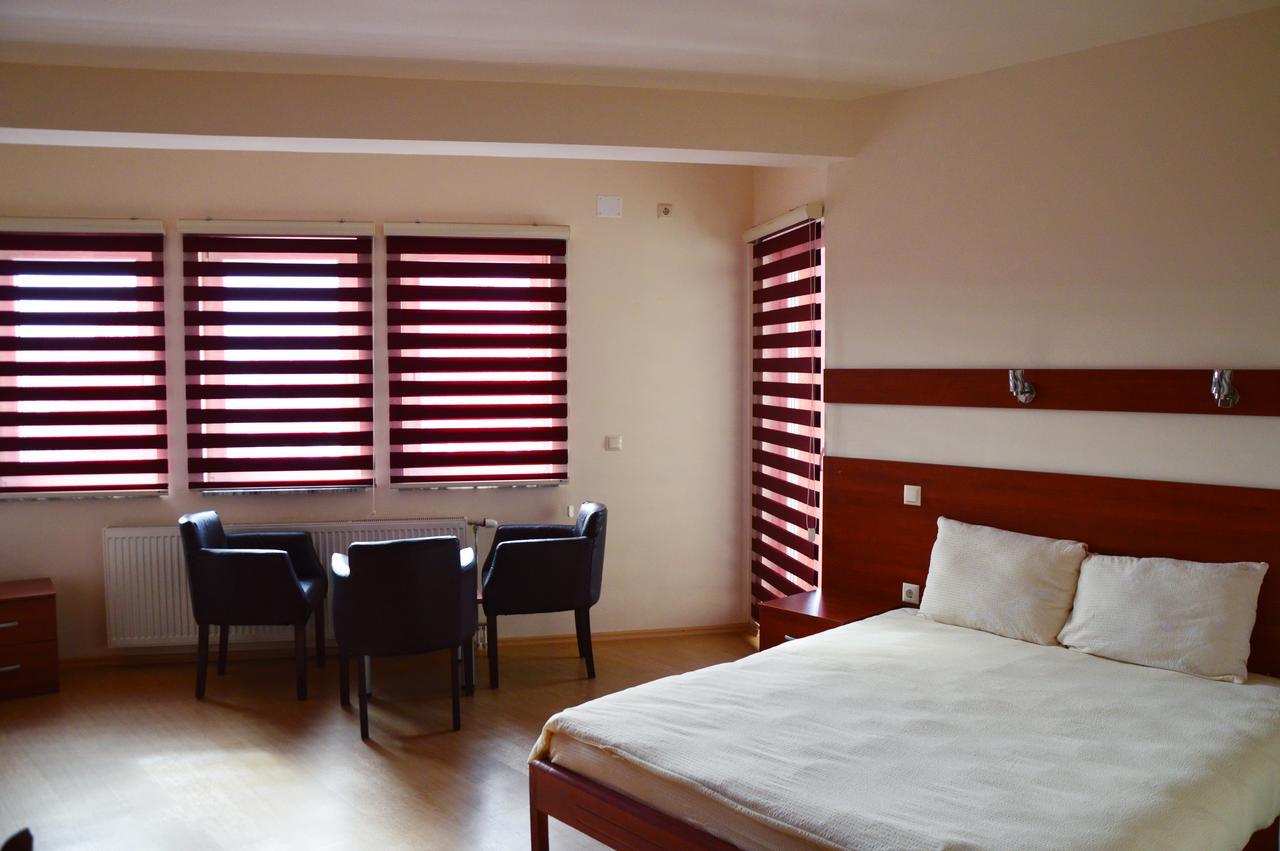 Arabella Hotel Kičevo Екстериор снимка
